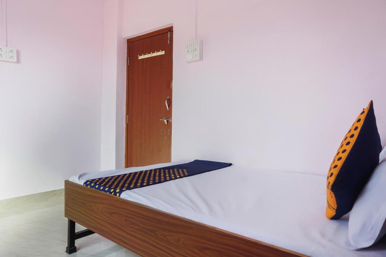 Spot On 65025 Hotel Savai Restaurant And Lodge Sasvad Экстерьер фото